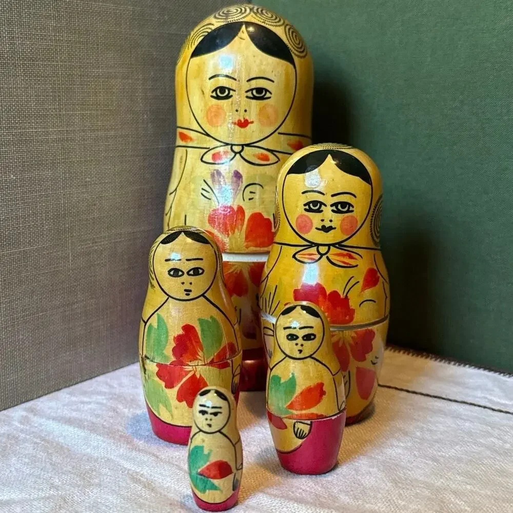 USSR Matryoshka • 5‑Piece Floral Nesting Doll • Vintage